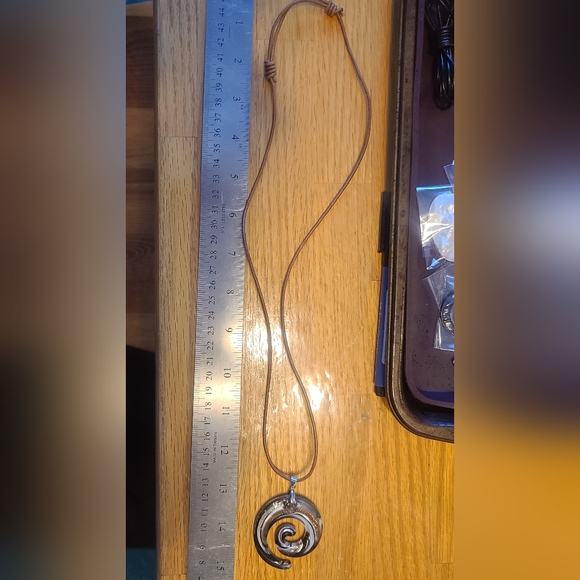 Beautiful Swirl Glass Necklace - Picture 8 of 9
